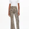 Betzy Cropped Jeans in Leopard Print