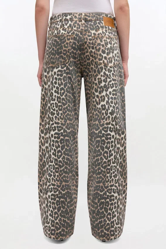 Izey Jeans in Leopard Print Izey Jeans in Leopard Print