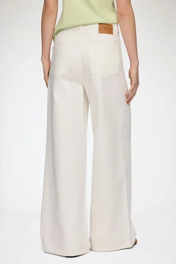 Lari Straight Jeans in White Denim Lari Straight Jeans in White Denim