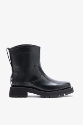 Low Boots in Black Oleatex
