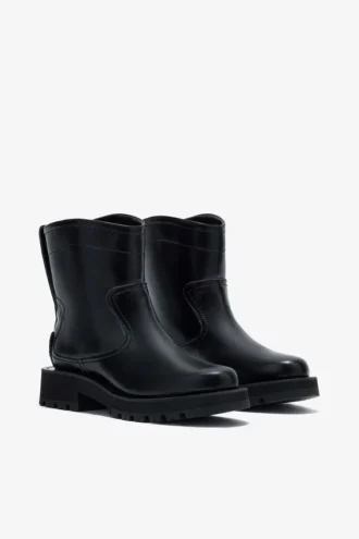 Low Boots in Black Oleatex